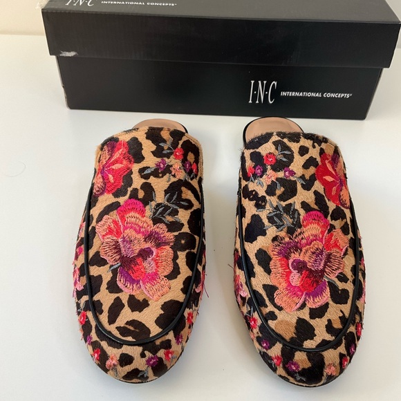 New INC International Gannie Calf Hair Floral Embroidery on Leopard Mule 7 NIB - Picture 2 of 10